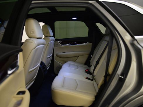 Used 2018 Cadillac XT5 Luxury w/ Driver Awareness Package image 11