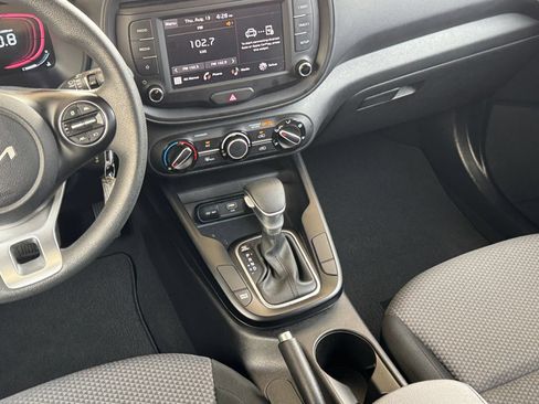 Used 2025 Kia Soul LX w/ LX Technology Package FWD image 39