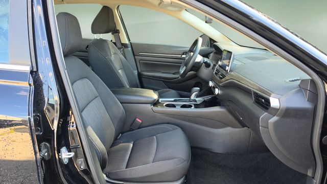 Used 2024 Nissan Altima 2.5 SV FWD image 13