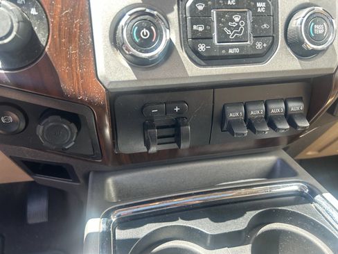 Used 2016 Ford F250 Lariat w/ Chrome Package AWD/4WD image 4
