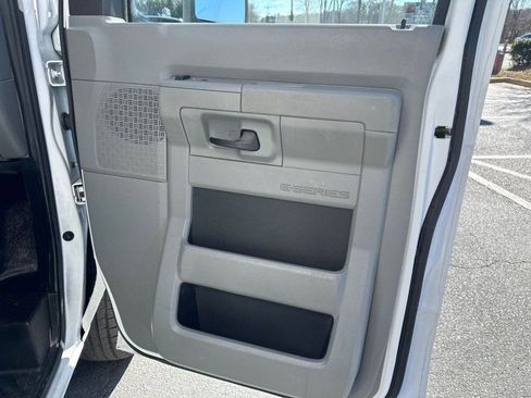 Used 2019 Ford E-450 and Econoline 450 Super Duty w/ Power Windows & Locks Group image 8