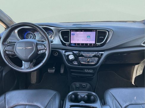 Certified 2021 Chrysler Pacifica Touring-L w/ S Appearance Package image 14