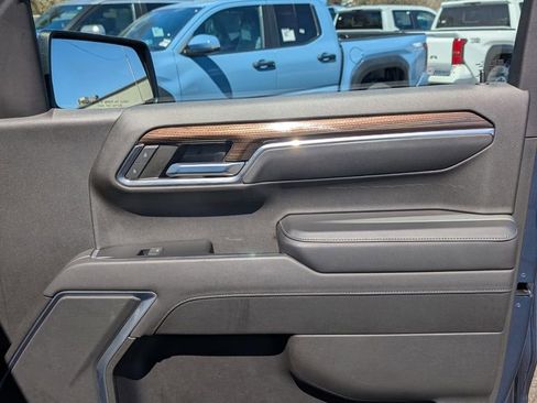 Used 2022 Chevrolet Silverado 1500 LT AWD/4WD image 18