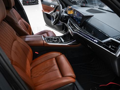 Used 2025 BMW X7 xDrive40i w/ Executive Package image 46