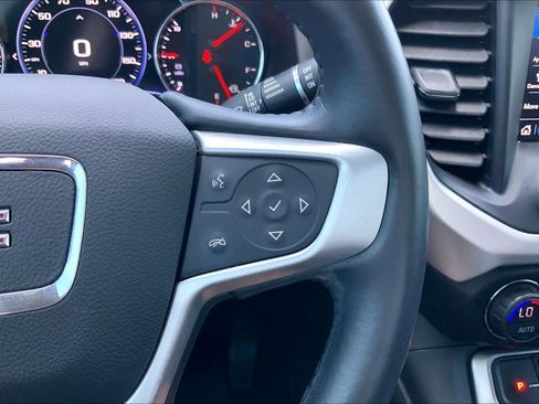 Used 2020 GMC Acadia SLT w/ Driver Alert Package II FWD image 25