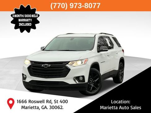 Used 2021 Chevrolet Traverse LT image 1