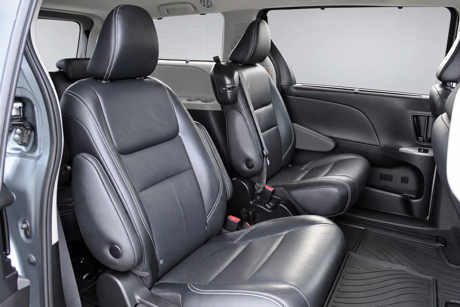 Used 2018 Toyota Sienna SE w/ SE Preferred Package FWD image 28