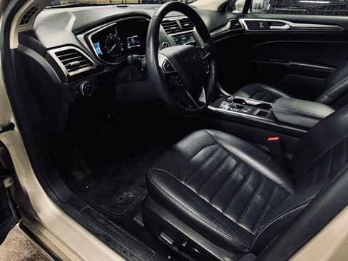 Used 2017 Ford Fusion SE w/ Fusion SE Technology Package image 17