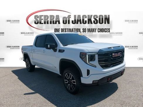 Used 2023 GMC Sierra 1500 AT4 w/ Technology Package AWD/4WD image 2