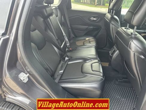 Used 2020 Jeep Cherokee Latitude Plus AWD/4WD image 36