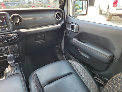 Used 2022 Jeep Wrangler Unlimited Sahara AWD/4WD image 18