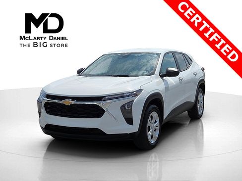 Used 2025 Chevrolet Trax LS image 2