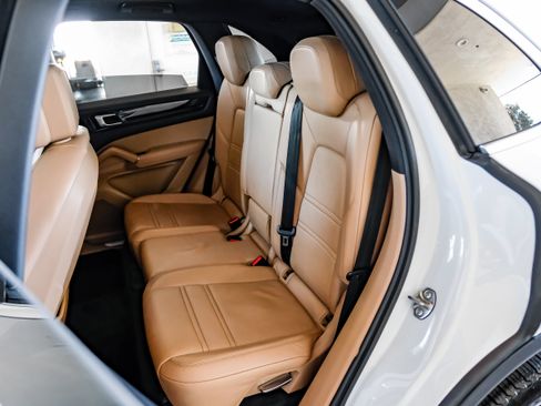 Used 2019 Porsche Cayenne AWD/4WD image 43