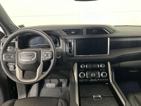 Used 2023 GMC Yukon XL Denali image 13
