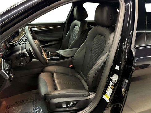 Used 2021 BMW 530i 530i Sedan 4D w/ M Sport Package image 12