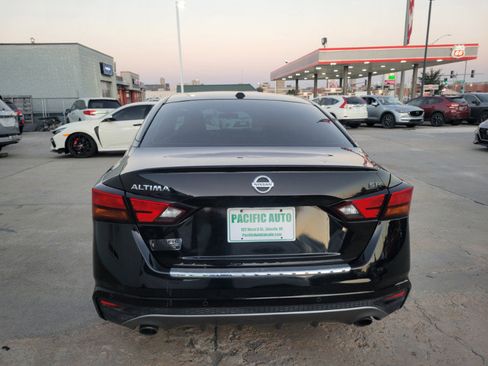 Used 2020 Nissan Altima 2.5 SR w/ Premium Package image 7