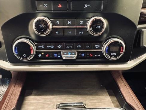 Used 2024 Ford Expedition Limited image 29