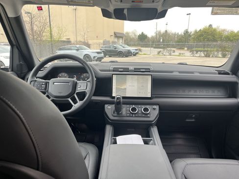 Used 2025 Land Rover Defender 110 S image 26