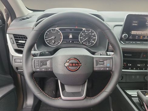 Used 2025 Nissan Rogue SV image 12