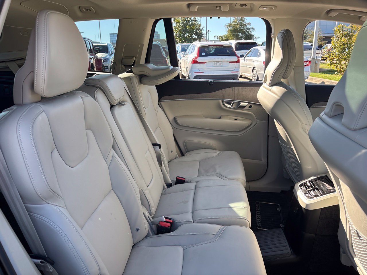 Used 2025 Volvo XC90 T8 Ultra w/ Protection Package Premier AWD/4WD image 11