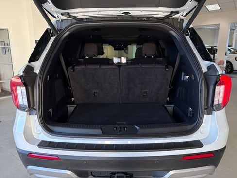 Used 2025 Ford Explorer Platinum w/ LUX Leather Package image 11