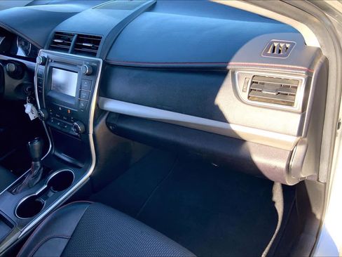 Used 2017 Toyota Camry XSE image 18