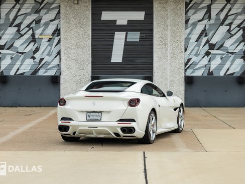 Used 2019 Ferrari Portofino RWD image 15