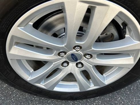 Used 2018 Ford Explorer XLT w/ Equipment Group 202A AWD/4WD image 9