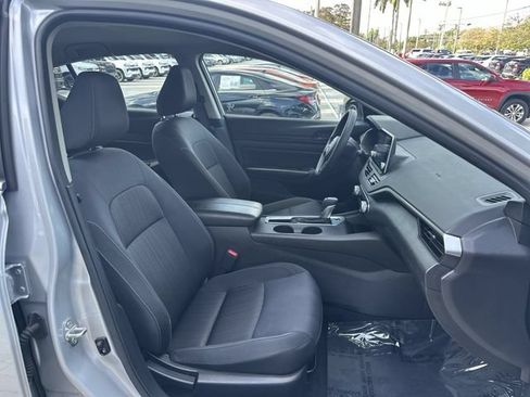 Used 2025 Nissan Altima 2.5 S FWD image 29