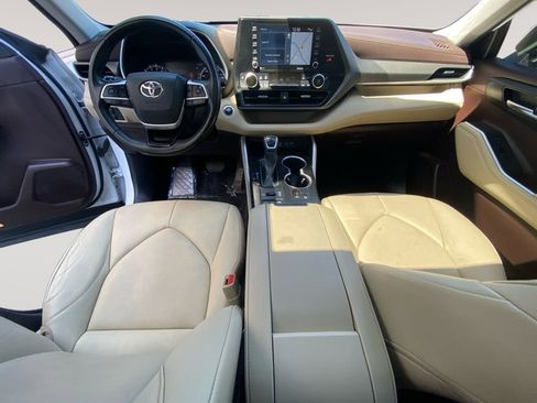 Used 2022 Toyota Highlander XLE image 5