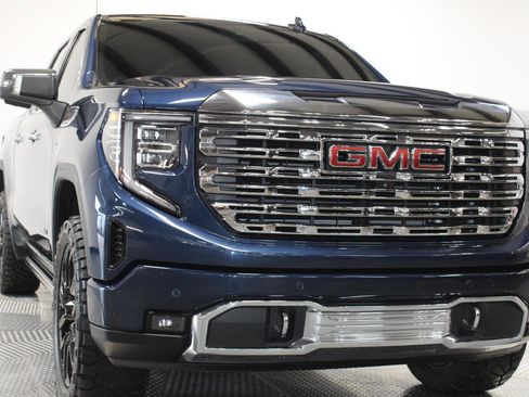 Used 2023 GMC Sierra 1500 Denali w/ Technology Package AWD/4WD image 3