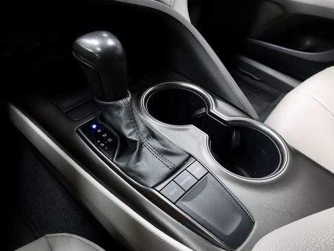 Used 2024 Toyota Camry SE image 30