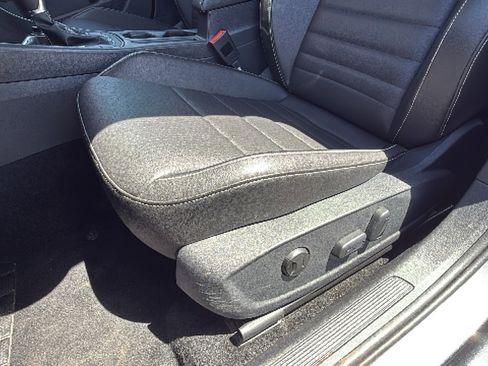 Used 2024 Volkswagen Jetta SE FWD image 17