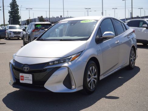 Used 2021 Toyota Prius Prime XLE FWD image 8