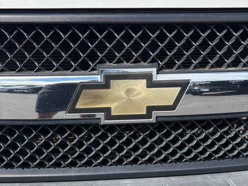 Used 2019 Chevrolet Express 2500 w/ Driver Convenience Package RWD image 13