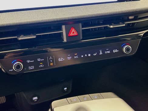 Used 2024 Kia EV6 Light AWD/4WD image 24