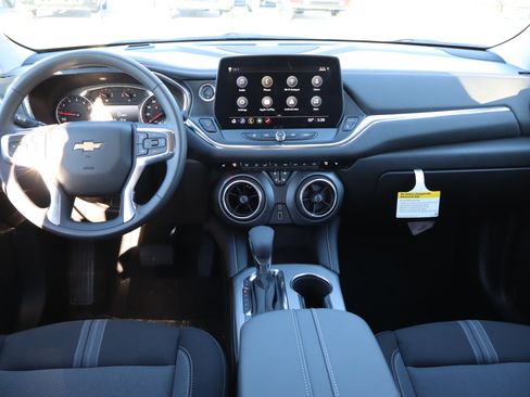 Used 2025 Chevrolet Blazer LT FWD image 12