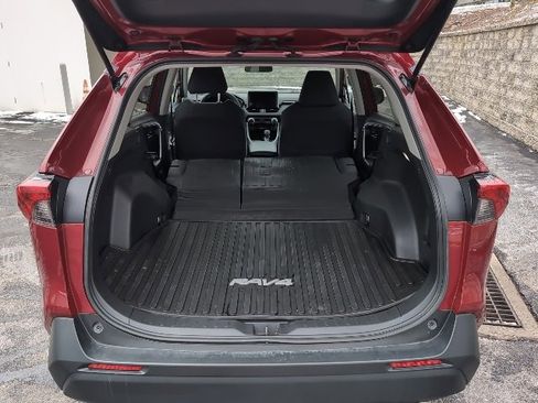 Used 2024 Toyota RAV4 LE image 29