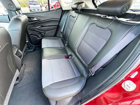 Certified 2025 Chevrolet Trax LT w/ Driver Confidence Package image 22