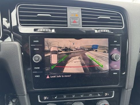 Used 2018 Volkswagen Golf R 4-Door image 32