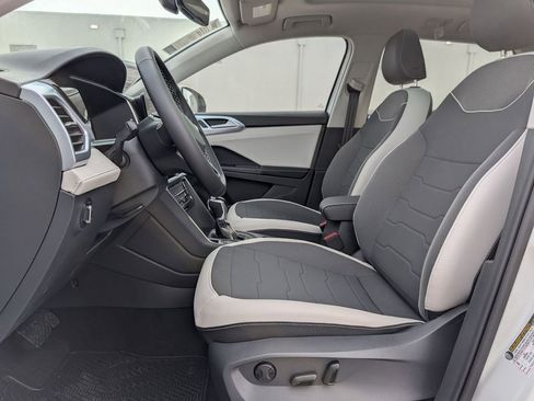 New 2026 Volkswagen Taos SE image 12
