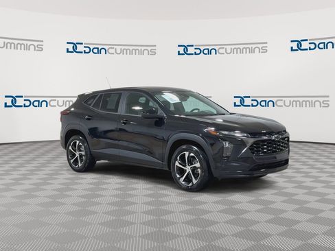 Used 2024 Chevrolet Trax RS FWD image 2