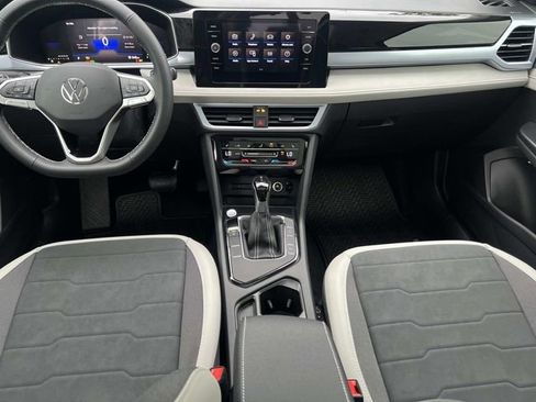 New 2026 Volkswagen Taos SE FWD image 23