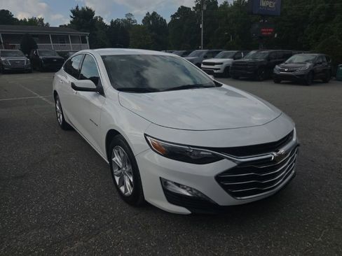 Used 2024 Chevrolet Malibu LT FWD image 2