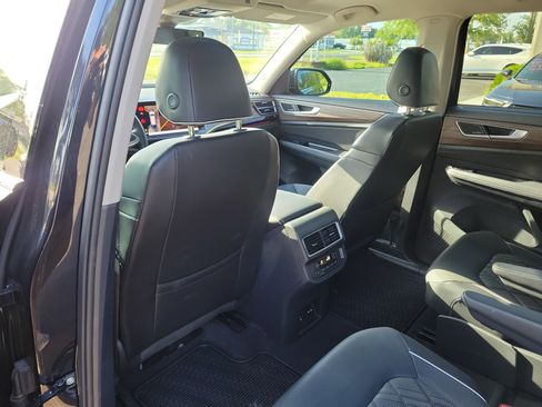 Used 2024 Volkswagen Atlas SEL Premium R-Line AWD/4WD image 17