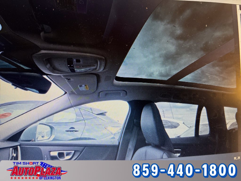 Used 2025 Volvo V60 B5 Cross Country Plus AWD/4WD image 10