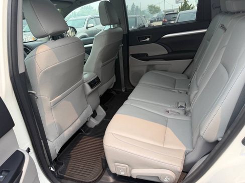 Used 2015 Toyota Highlander XLE AWD/4WD image 11