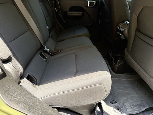 Used 2021 Jeep Gladiator Sport AWD/4WD image 19