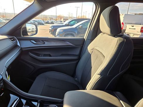 New 2025 Jeep Grand Cherokee Laredo X image 24