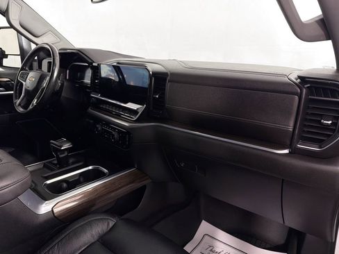 Used 2022 Chevrolet Silverado 1500 LT AWD/4WD image 29